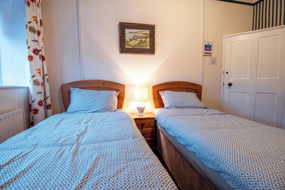 Double or Twin Room, 2 Twin Beds, Non Smoking photo 2