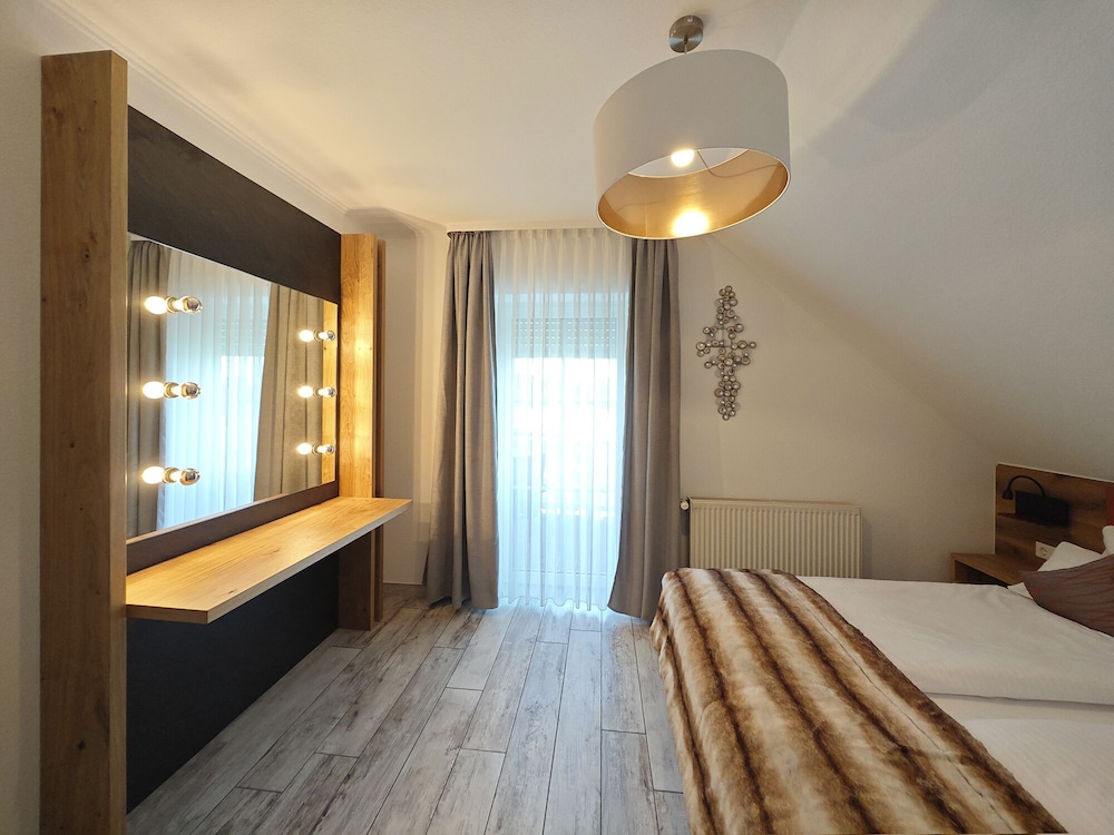 Suite, Ensuite, Lake View (mit Balkon) - Photo 7