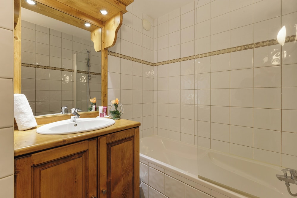 Family Apartment, Multiple Bedrooms (Vallorcine Balme 02 ski in / ski out) Family Apartment, Multiple Bedrooms (Vallorcine Balme 02 ski in / ski out)