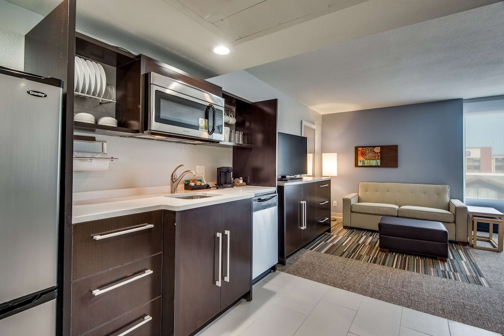 Suite, 1 Queen Bed, Accessible (Hearing) photo 3