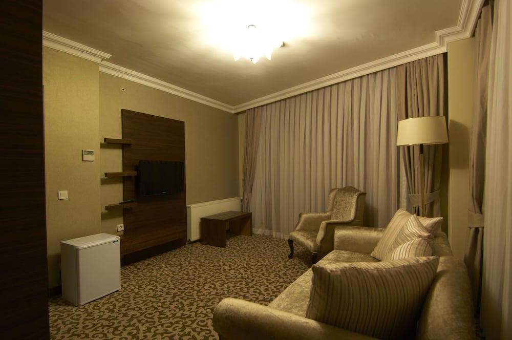 Suite, Corner photo 2