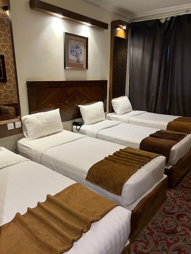 Standard Quadruple Room - Photo 4