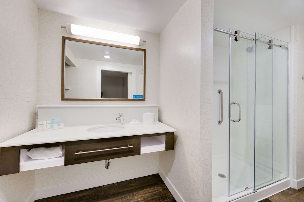 Studio, 1 King Bed with Sofa bed, Refrigerator & Microwave (Wet bar) photo 3