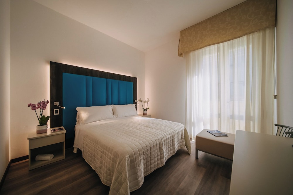 Classic Double Room, 1 Queen Bed, Non Smoking, Annex Building photo 3