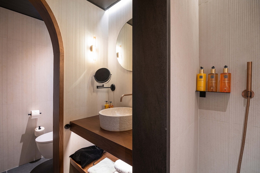 Standard Double Room - Photo 8