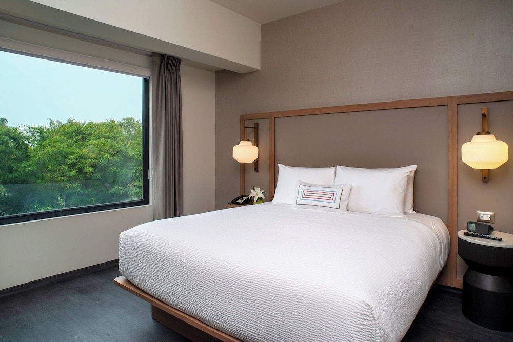 Room, 1 King Bed, City View - Photo 7