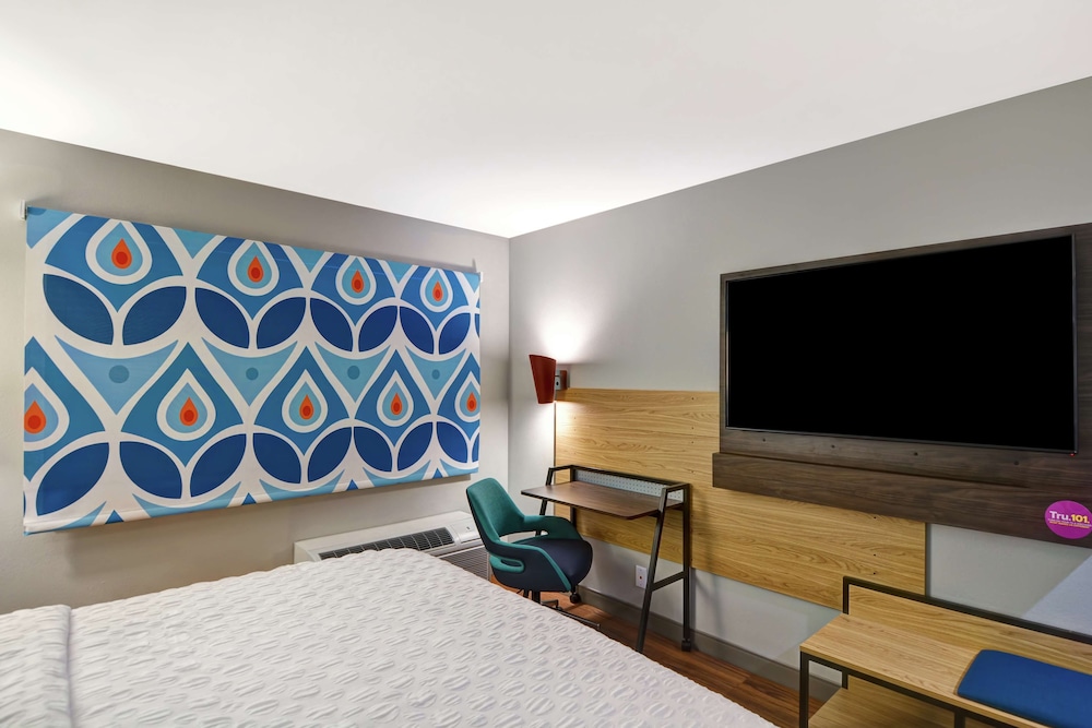 Room, 1 King Bed, Accessible (Hearing) - Photo 8