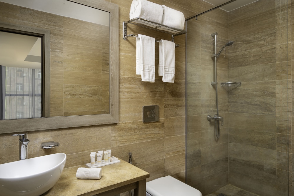 Deluxe Triple Room photo 3