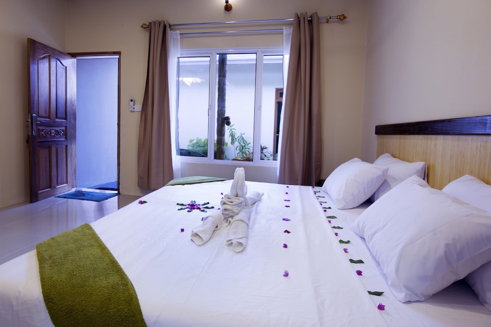 Deluxe Double or Twin Room, Balcony, Garden View photo 2