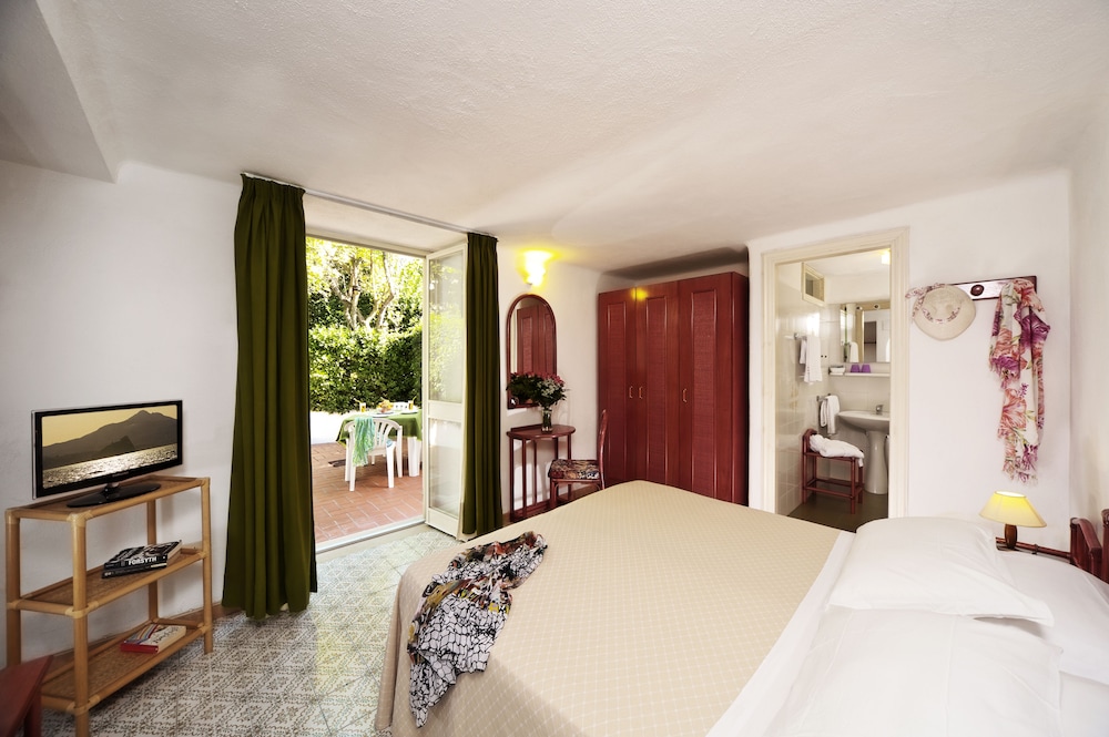 Classic Double or Twin Room - Photo 1