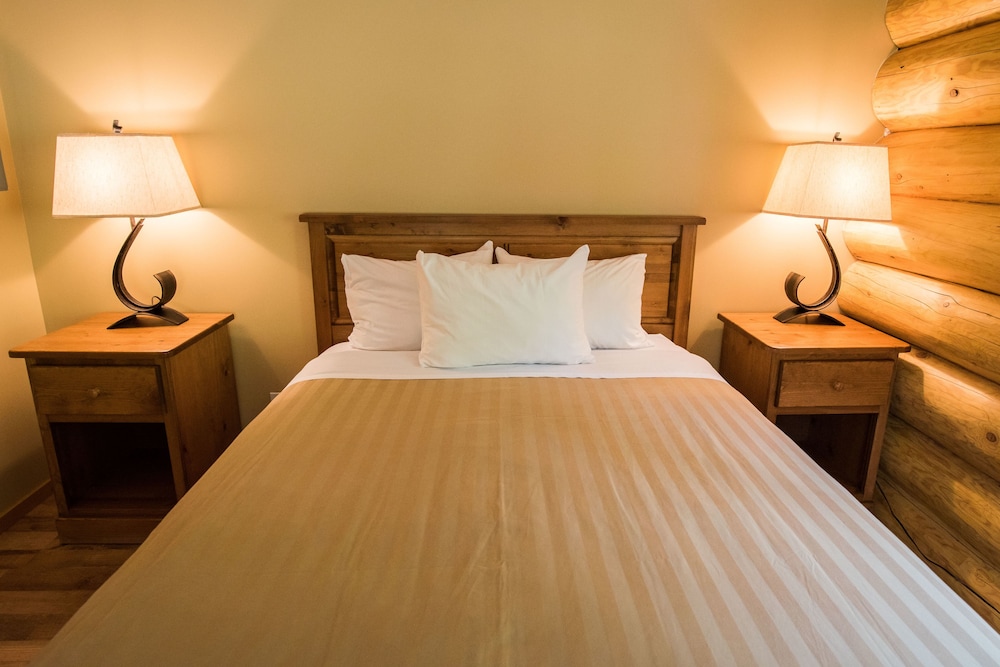 Two-Bedroom Log Suite photo 1