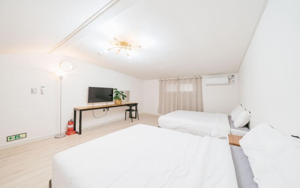 Room (Building B (based on 4 people/up to 9)
