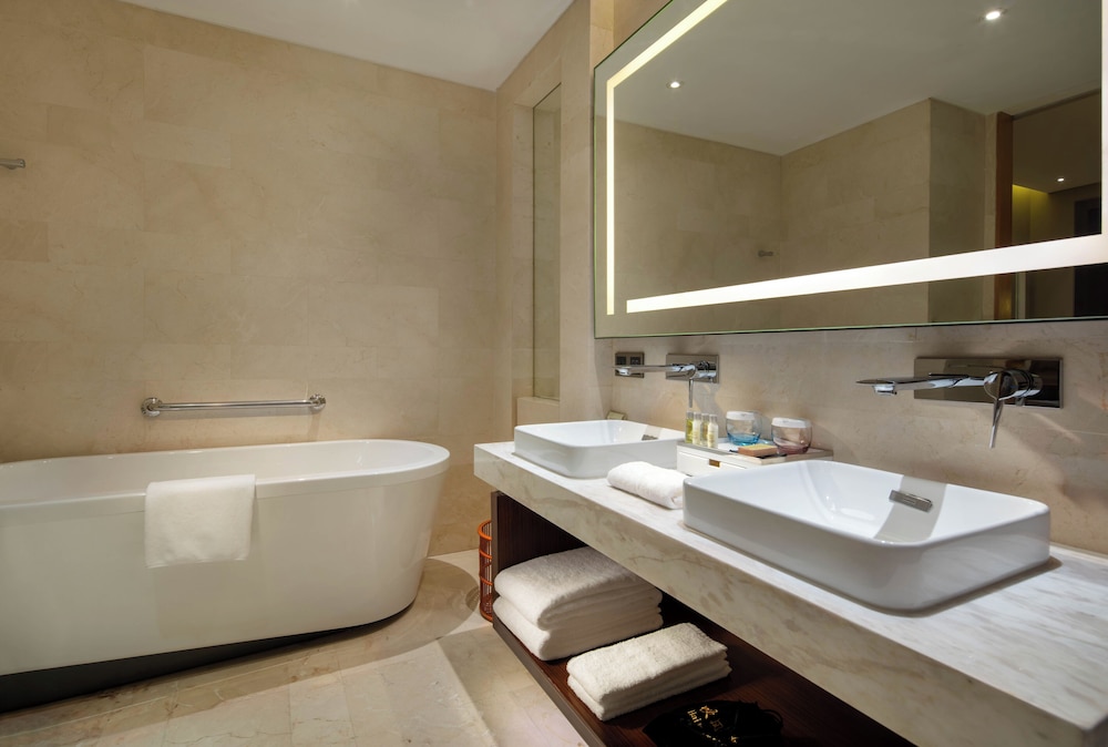 King, Suite, 1 Bedroom thumbnail 5