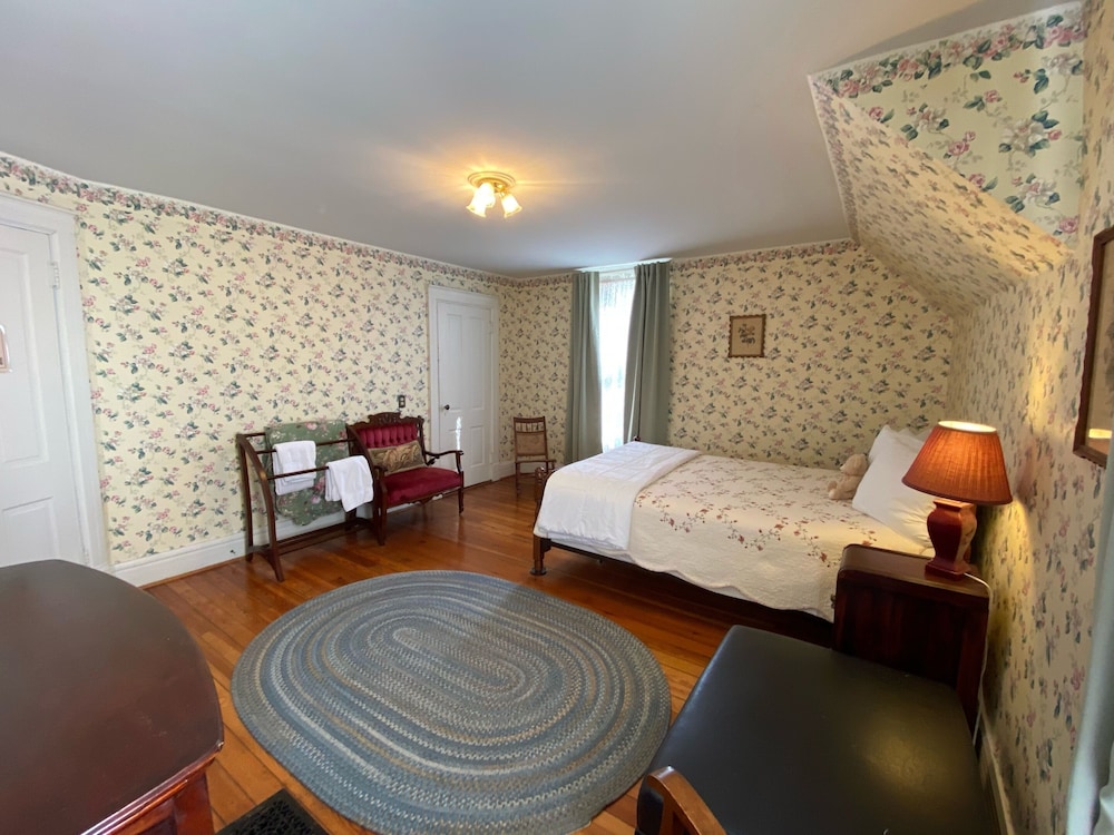 Comfort Double Room, Shared Bathroom, City View photo 3