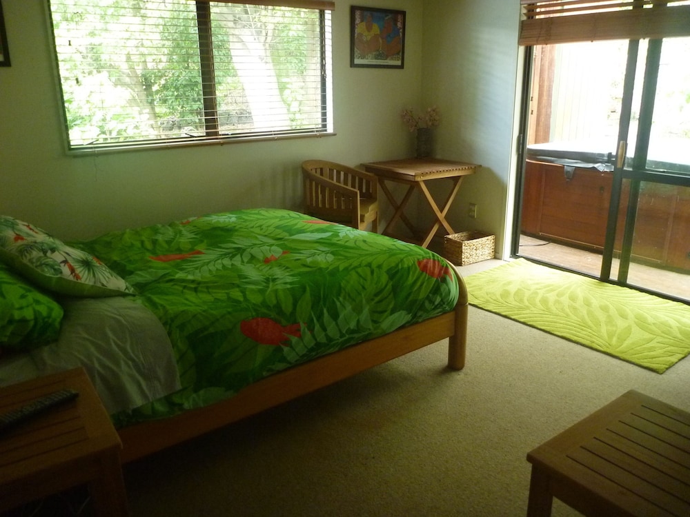 The Frangipani Room (Private Bathroom) photo 1