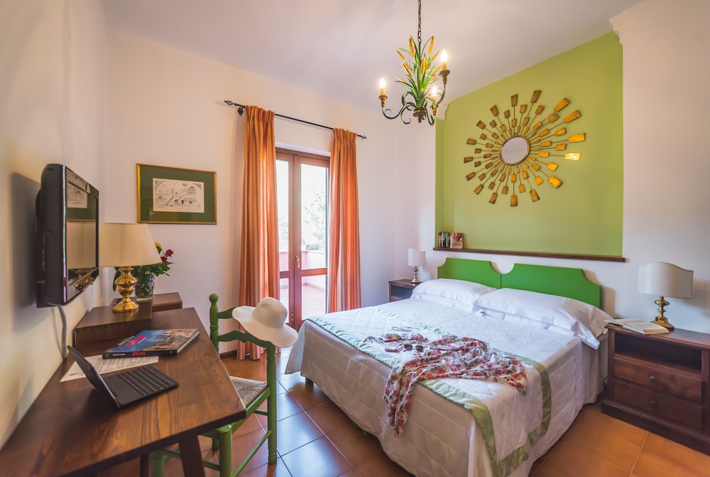 Classic Double or Twin Room - Photo 14