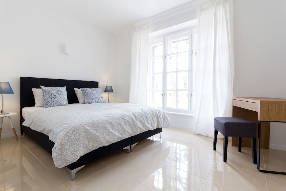 Double Room, 1 Queen Bed, City View (2) photo 3