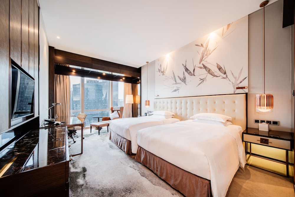 Deluxe Room, 2 Twin Beds, City View thumbnail 5