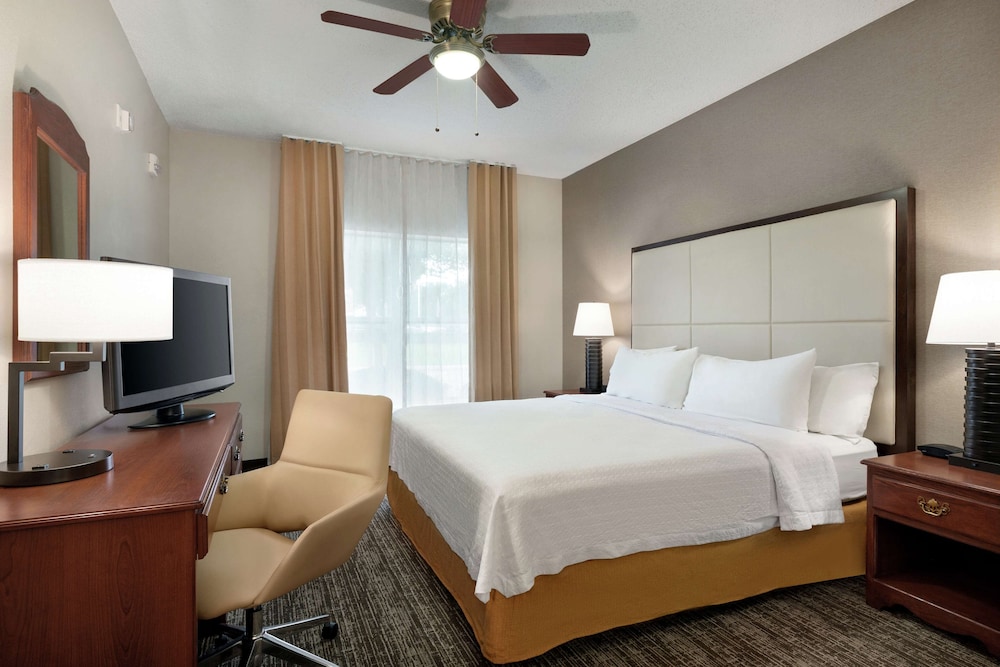 Suite, Accessible, Non Smoking (Mobility & Hearing, Roll-in Shower) - Photo 1