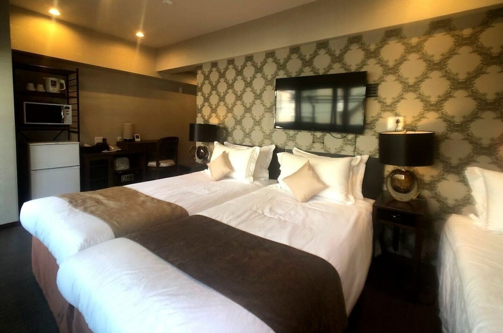 Signature Twin Room, 2 Twin Beds, Non Smoking, Refrigerator & Microwave photo 1
