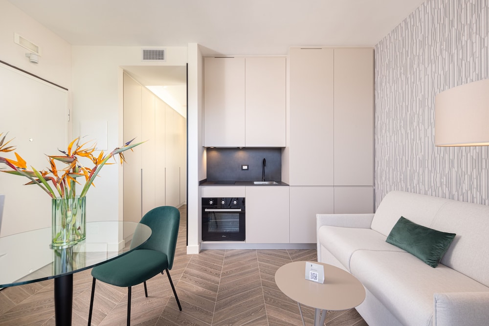 Deluxe Apartment, Annex Building