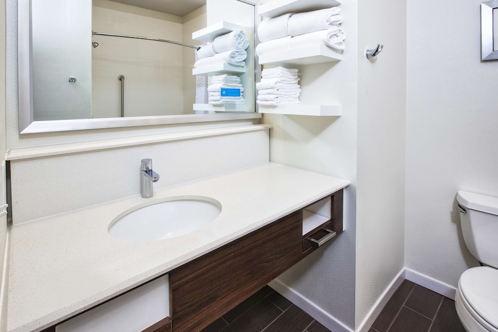 Suite, 2 Queen Beds, Non Smoking - Photo 4