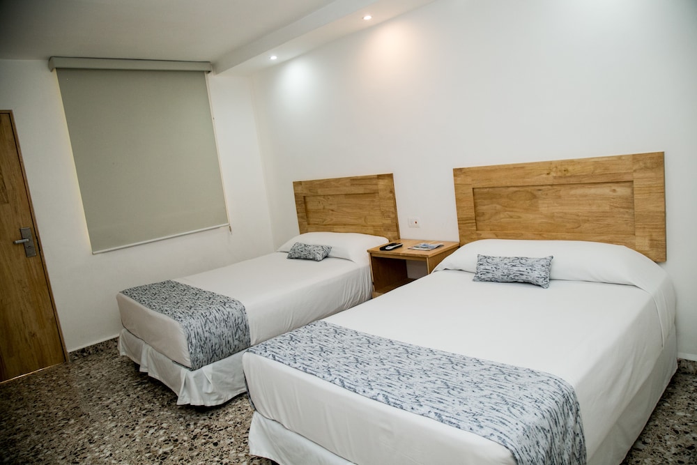 Family Room, 2 Double Beds, Non Smoking photo 2