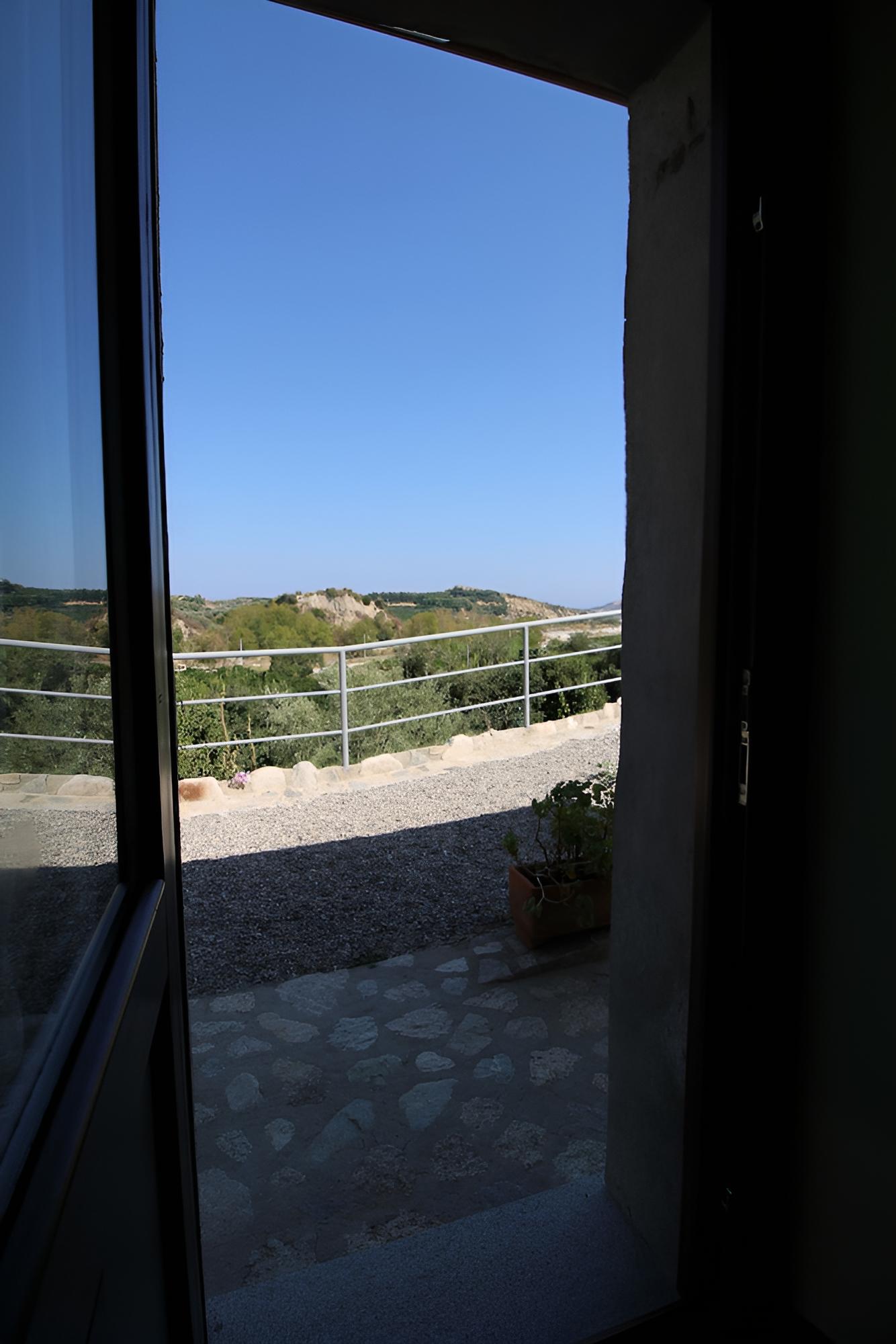 Standard Double Room, Patio photo 3
