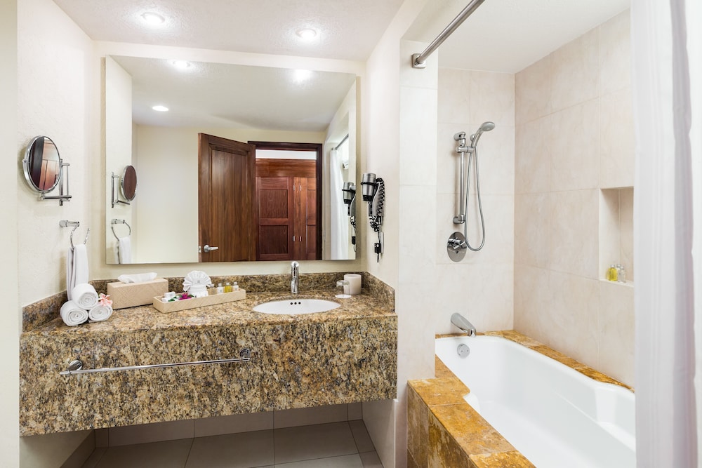 Suite, Pool Access, Garden View (Emerald) - Photo 5