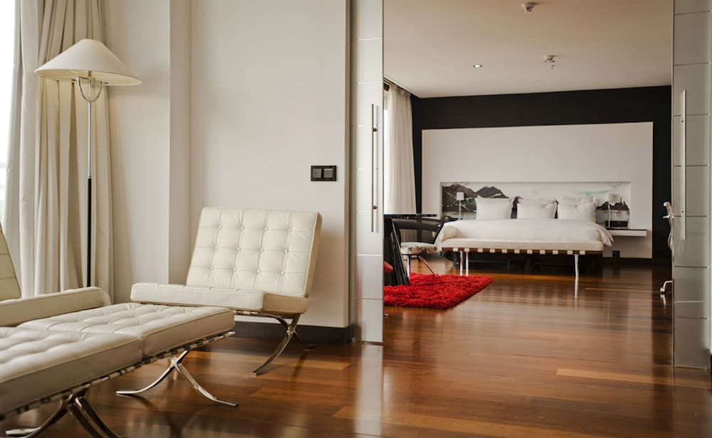 Presidential Suite thumbnail 6