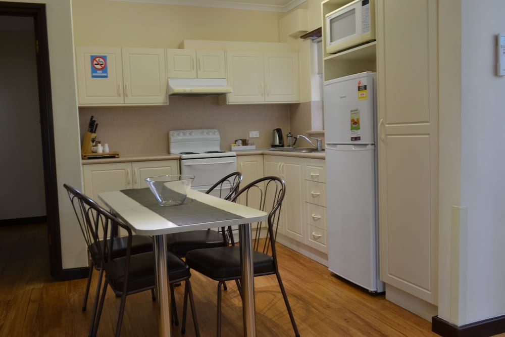 Three-Bedroom Apartment - Photo 4