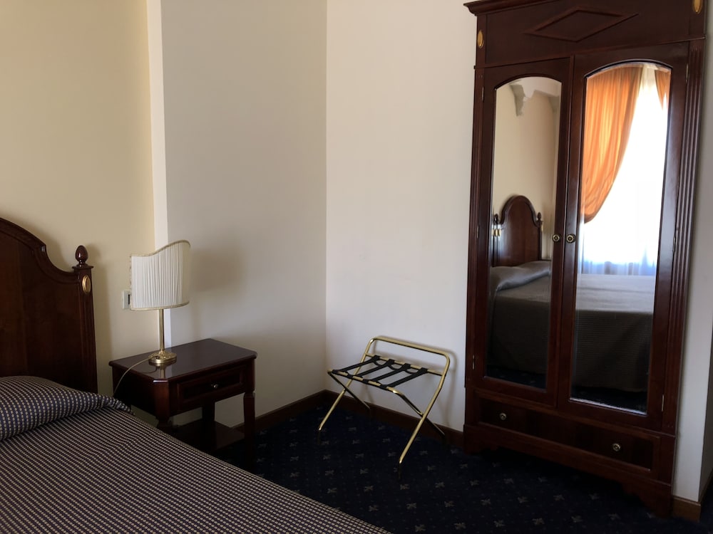 Classic Double Room Single Use photo 2