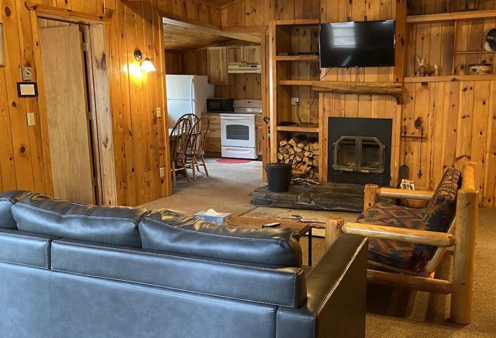 Classic Cabin (3 Bedroom) photo 1