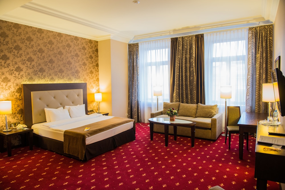 Deluxe Room, City View