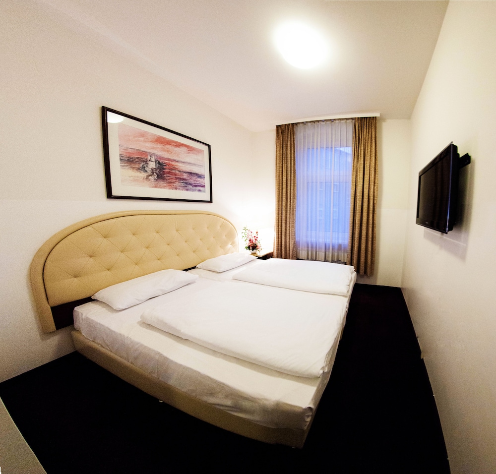 Economy Double Room photo 2
