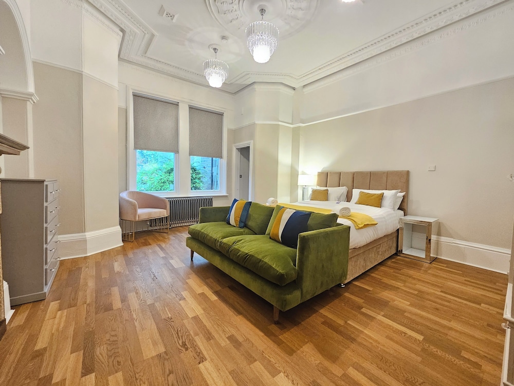 Deluxe Apartment
