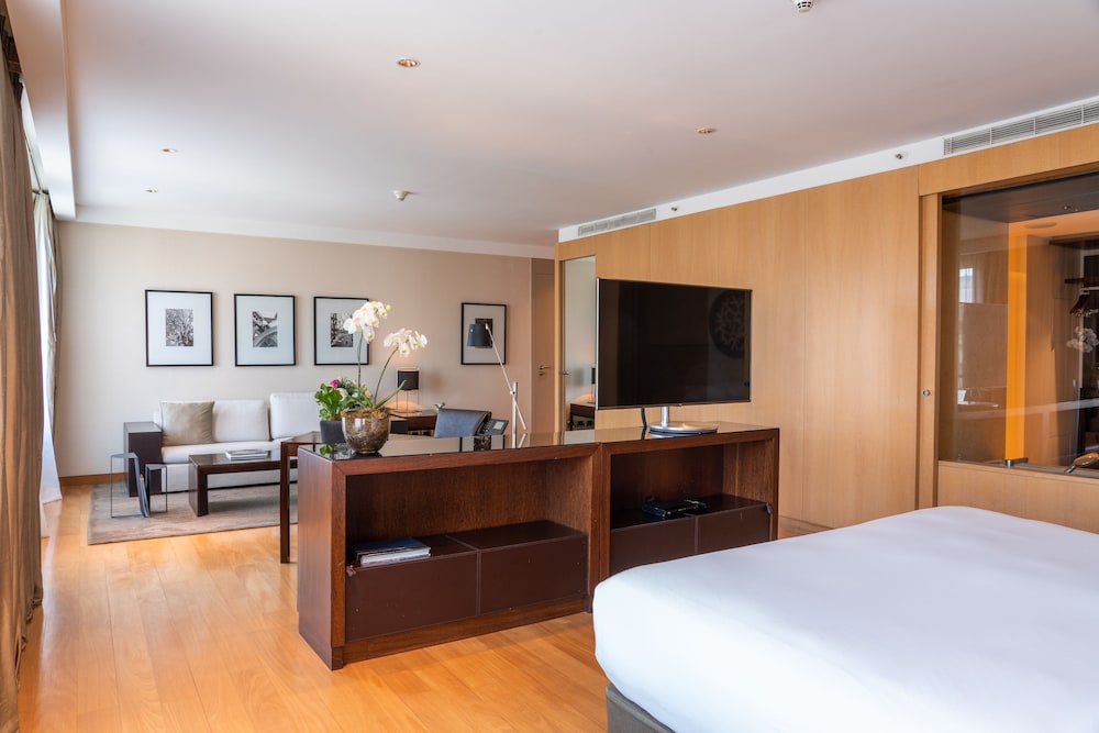 Park, Suite, 1 King Bed thumbnail 6