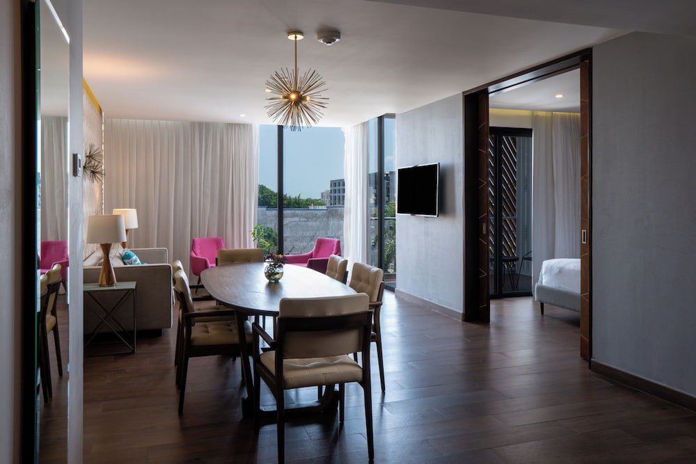 Suite, City View (Residence With 1 King/2 Queen) photo 3