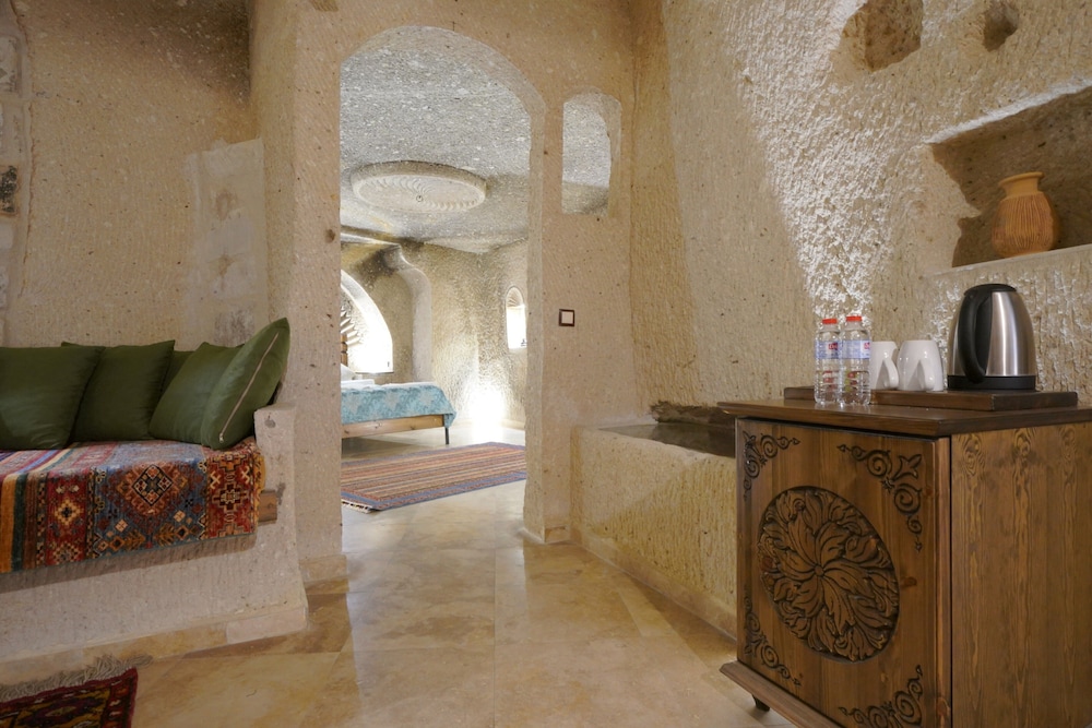 Superior Suite - Photo 15