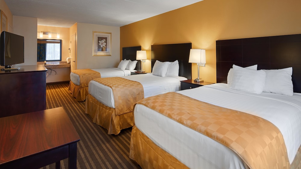 Standard Room, Multiple Beds, Non Smoking, Refrigerator & Microwave photo 2