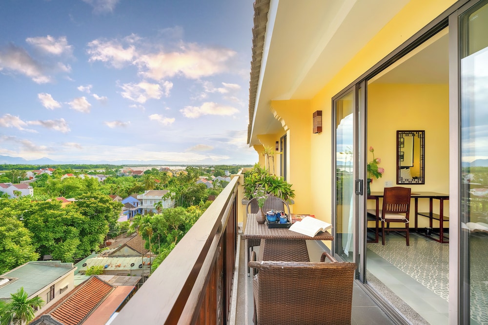Grand Deluxe Room with Large Balcony photo 3