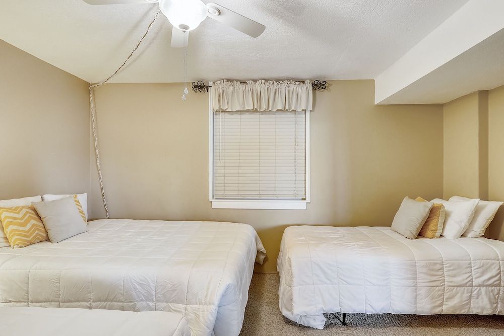 Condo, 2 Bedrooms photo 3