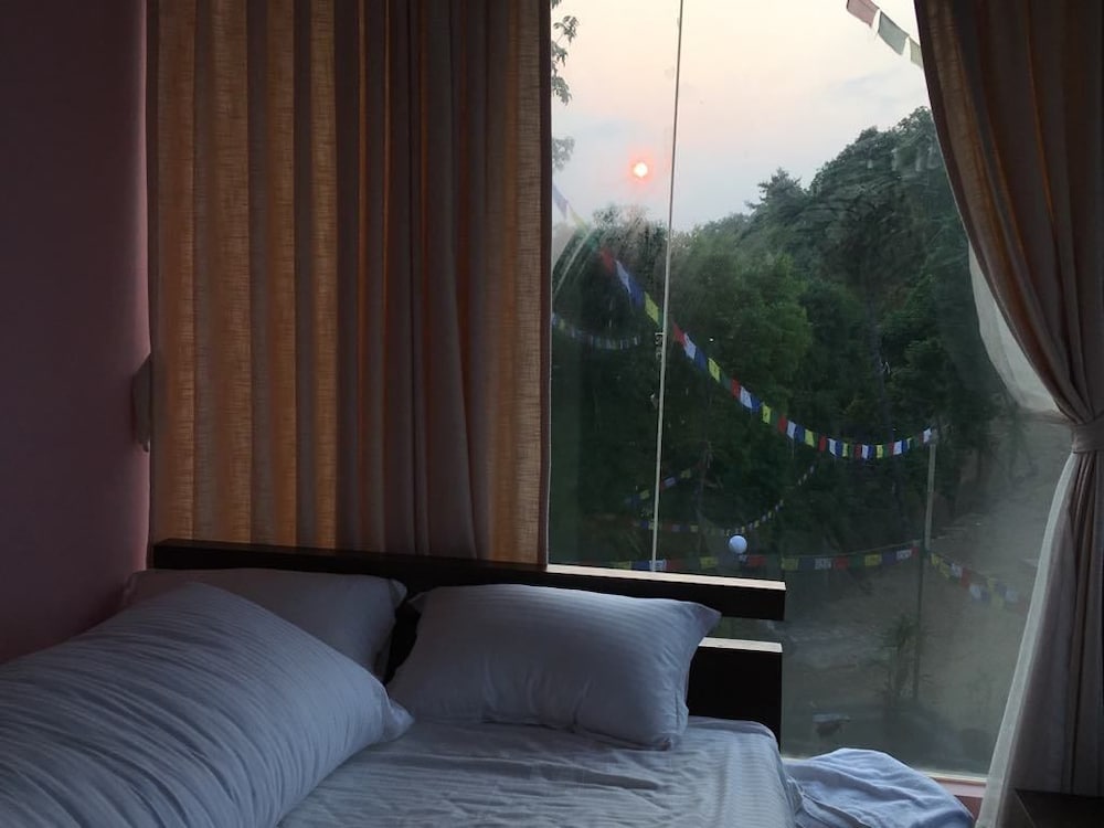 Comfort Room, Mountain View