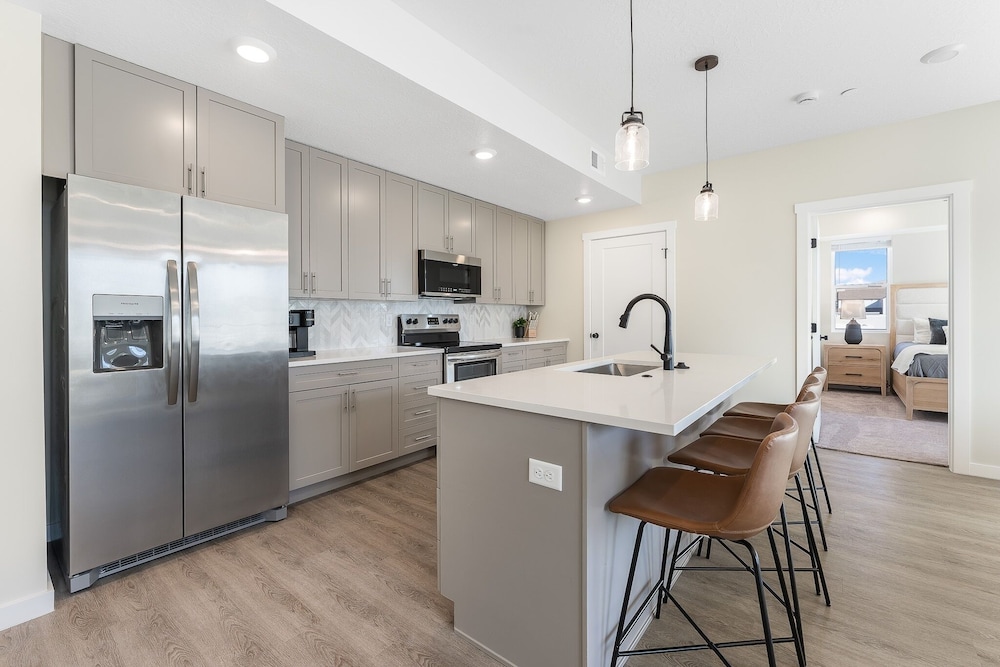 Condo, 2 Bedrooms