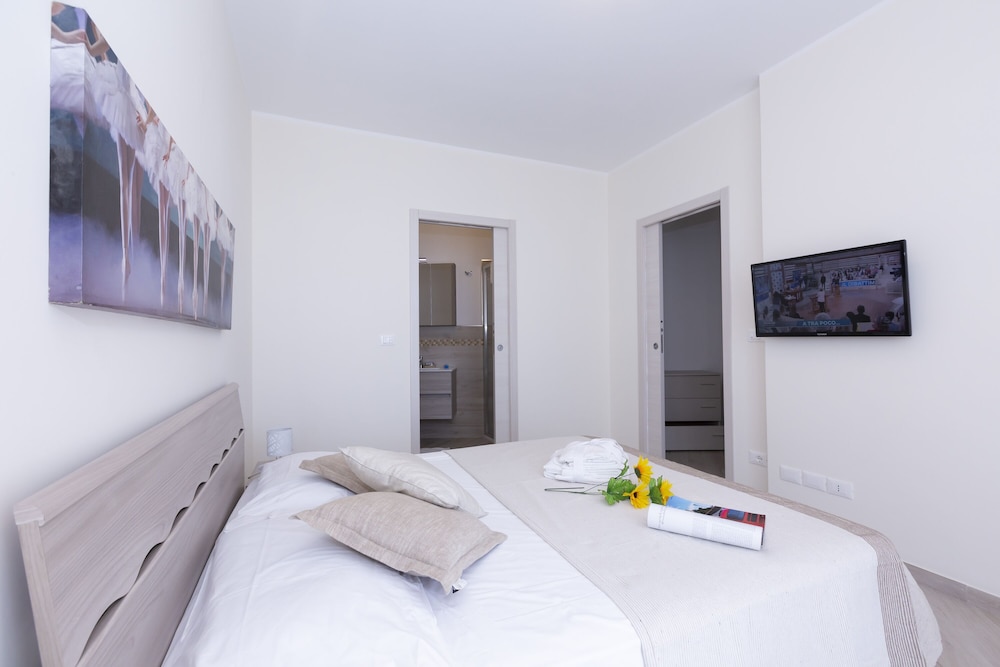 Family Apartment, Multiple Bedrooms, 2 Bathrooms, Mountainside (Serena 2 Amazing Sea View)