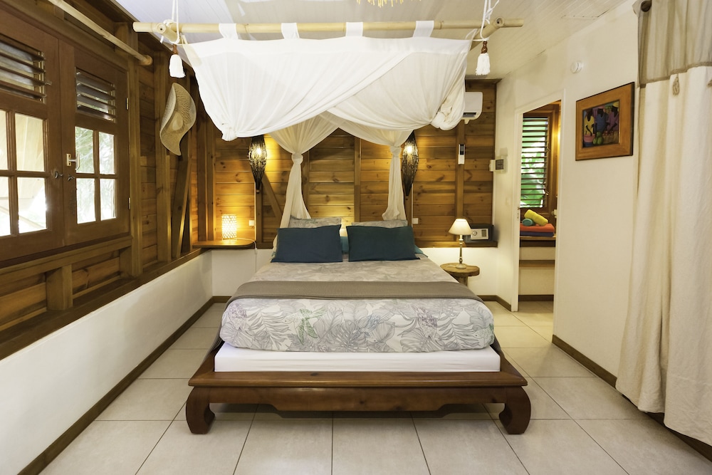 Romantic Cottage, Multiple Beds, Non Smoking, Garden View photo 2