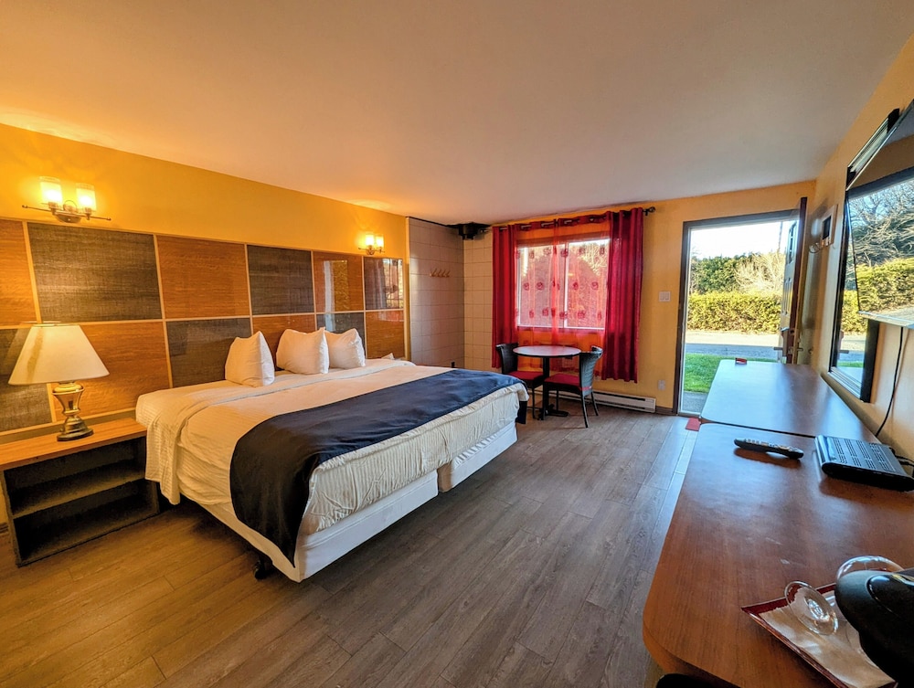 Comfort Room, 1 King Bed, Kitchenette, Ground Floor photo 1