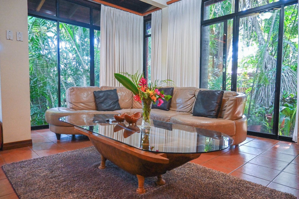 Suite - Photo 11