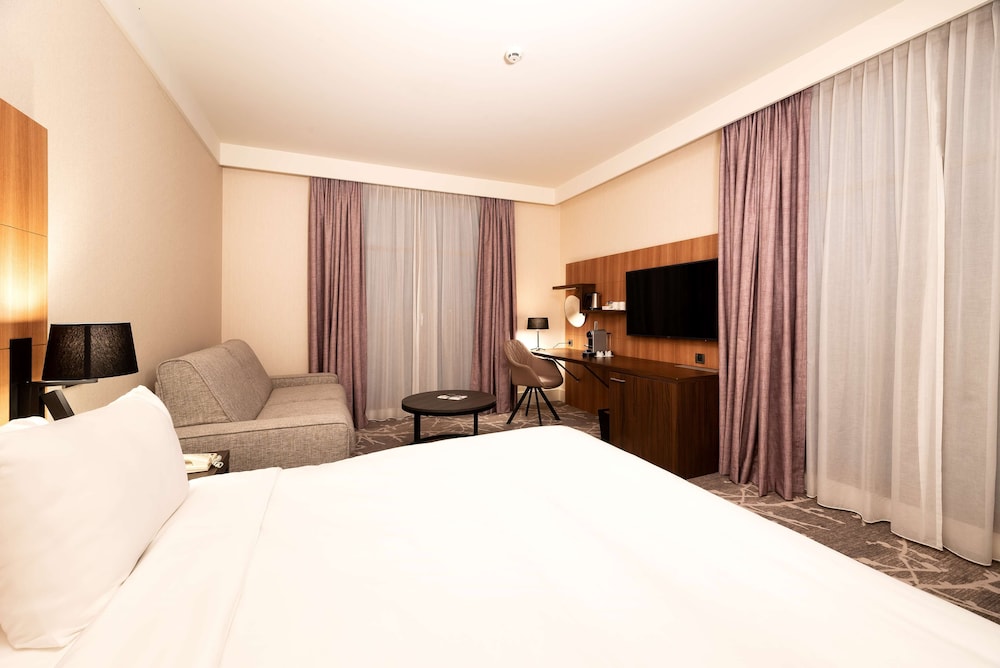 Premium Room, Golf View - Photo 6