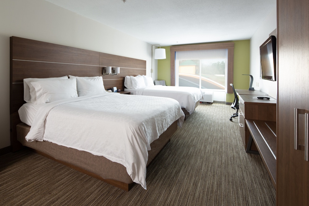 Suite, 2 Queen Beds - Photo 6